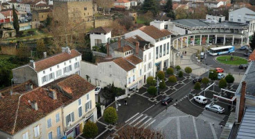 La place et la tour du Donjon vues depuis une nacelleChauffage urbain et Géothermie